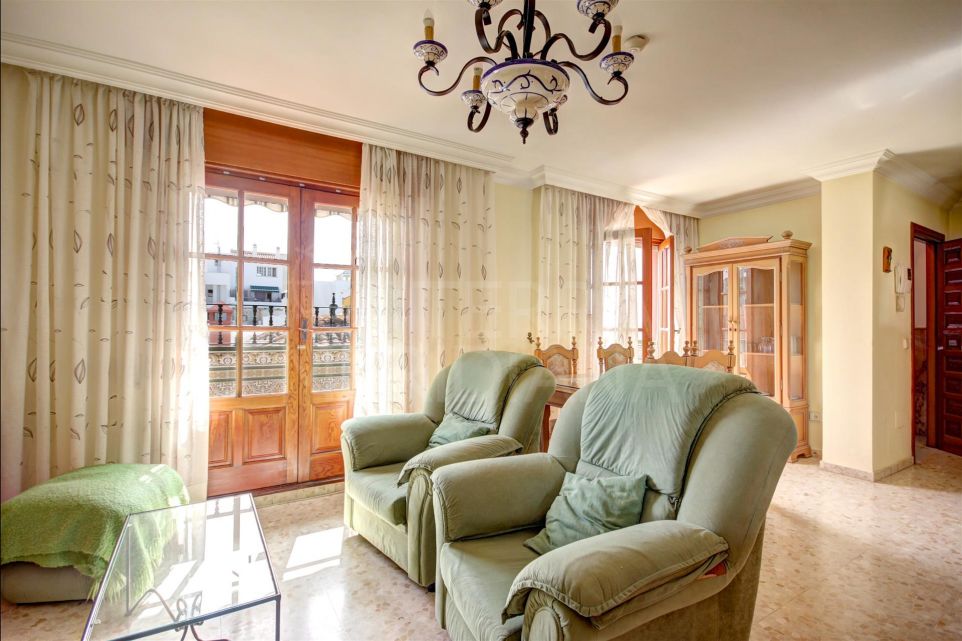 Penthouse for sale in the old town of Estepona on a quiet street, close to the beach