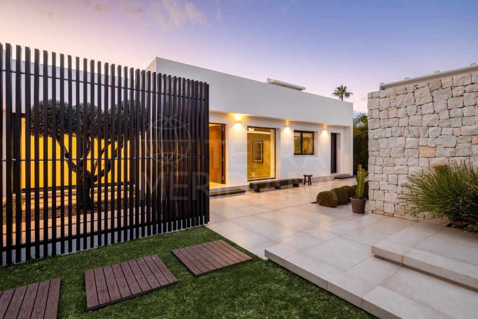 Superbe villa de golf en première ligne à Nueva Andalucia - Vivre dans le luxe avec des vues à couper le souffle