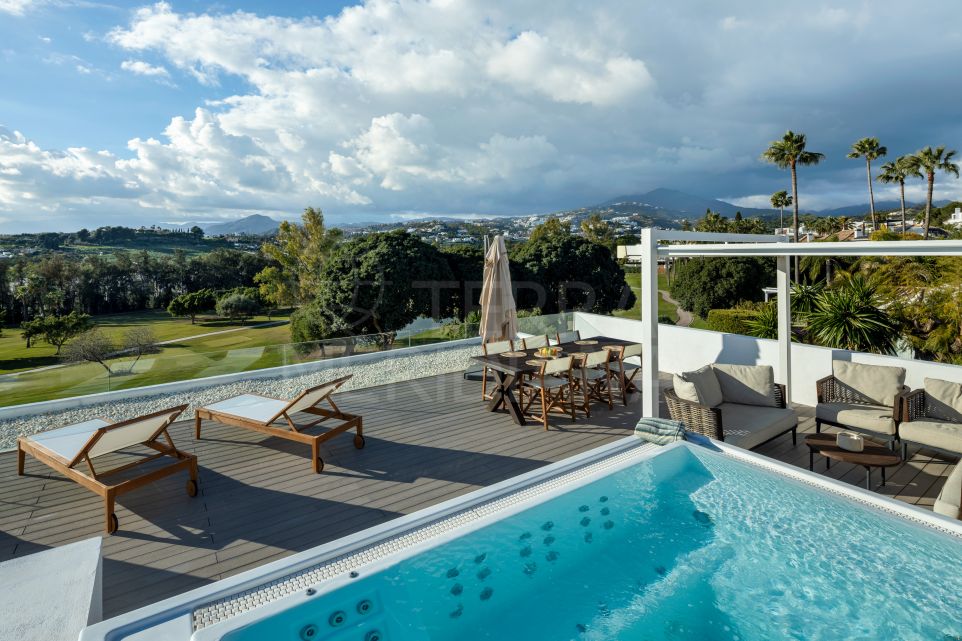 Superbe villa de golf en première ligne à Nueva Andalucia - Vivre dans le luxe avec des vues à couper le souffle