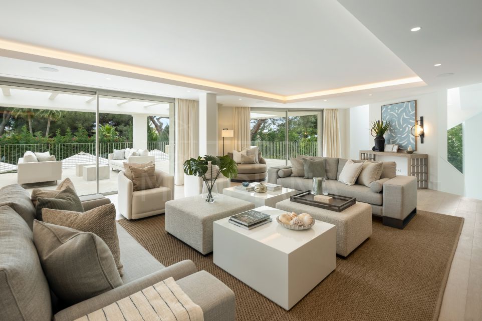 Elegant 6 Bed Modern Villa with Private Tennis Court for Sale in Rocio de Nagueles
