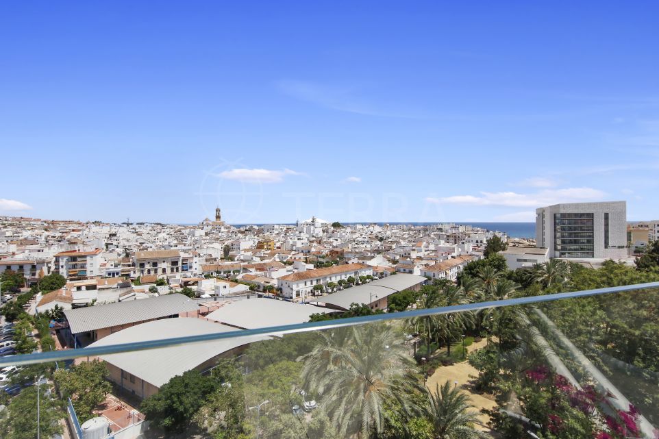 Spectacular 2 bedroom penthouse with superb sea views for sale in Estepona center
