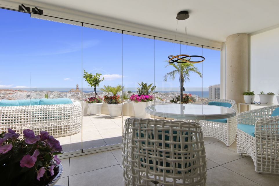 Spectacular 2 bedroom penthouse with superb sea views for sale in Estepona center