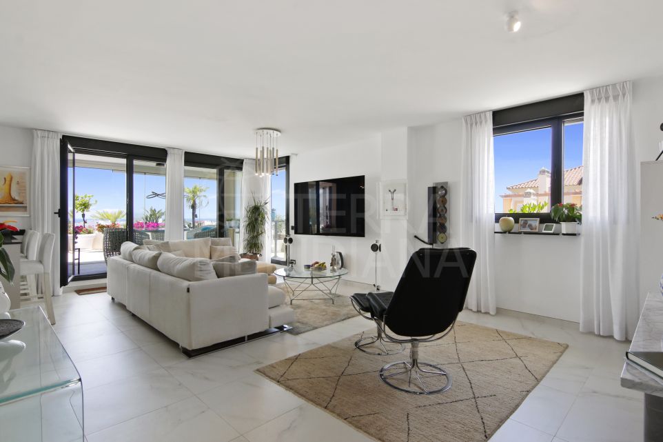 Spectacular 2 bedroom penthouse with superb sea views for sale in Estepona center