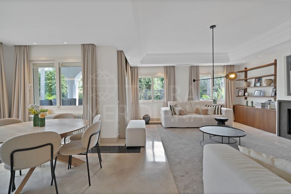 Refined Coastal Living: Luxury 7-Bedroom Villa Steps from the Beach in Lorea Playa