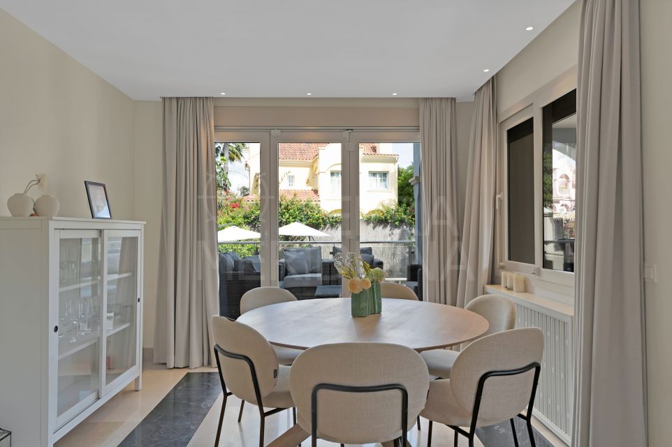 Refined Coastal Living: Luxury 7-Bedroom Villa Steps from the Beach in Lorea Playa
