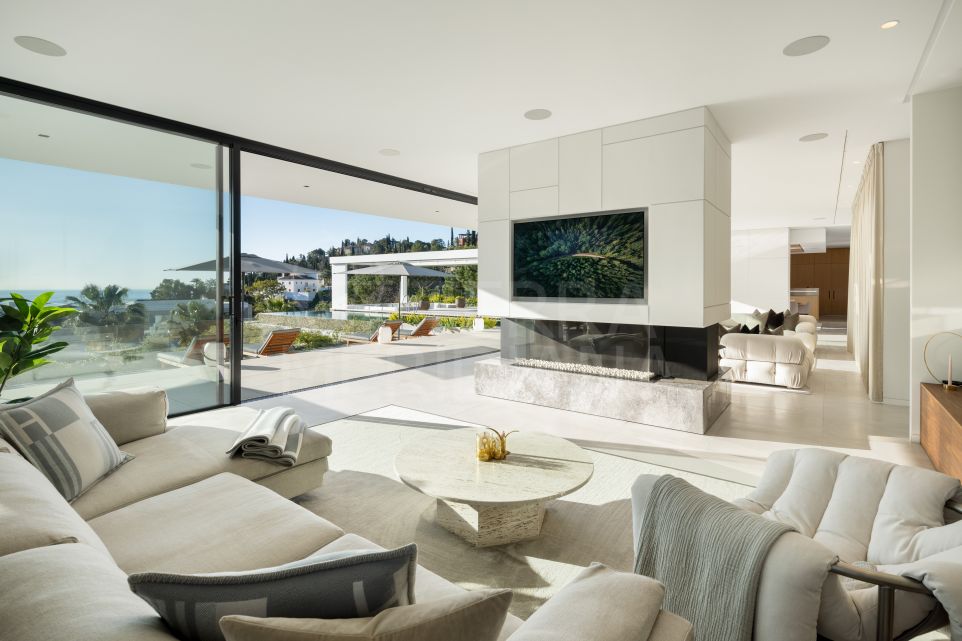 Architect-Designed Luxury Villa with Panoramic Views in El Madroñal