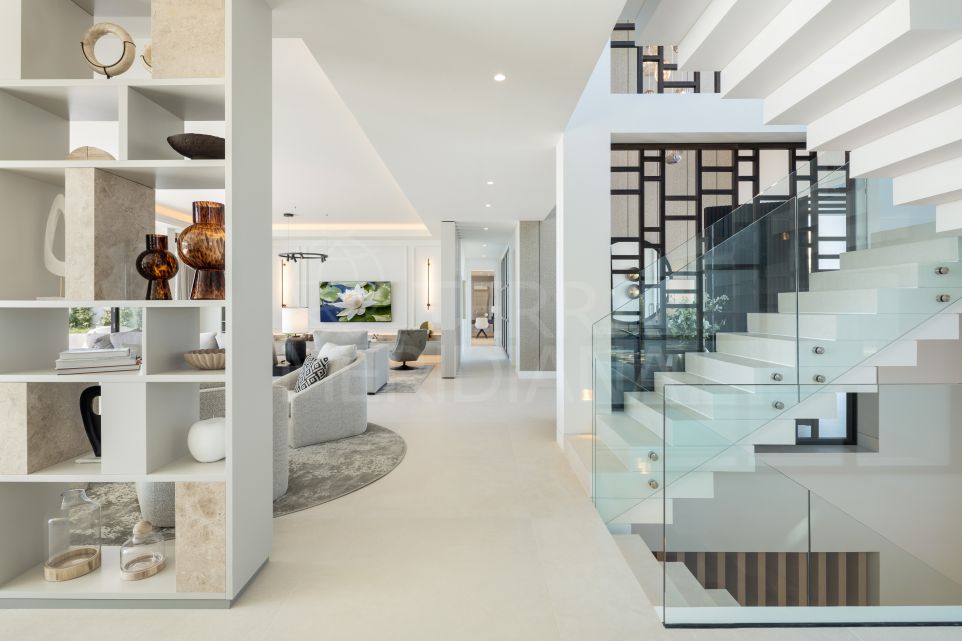 Modern Elegance with Panoramic Views in Monte Halcones