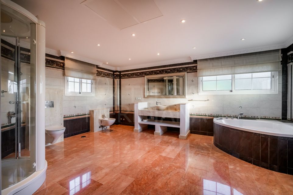 Prime Investment Villa with Panoramic Views in Exclusive Gated Vega del Colorado