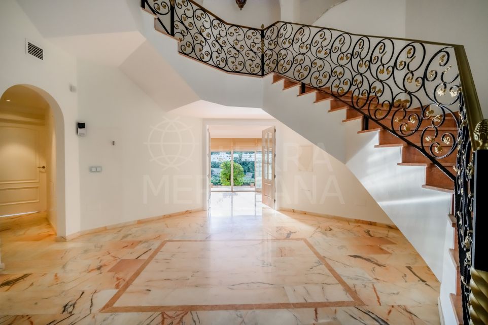 Prime Investment Villa with Panoramic Views in Exclusive Gated Vega del Colorado