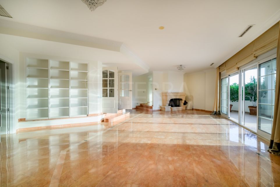 Prime Investment Villa with Panoramic Views in Exclusive Gated Vega del Colorado