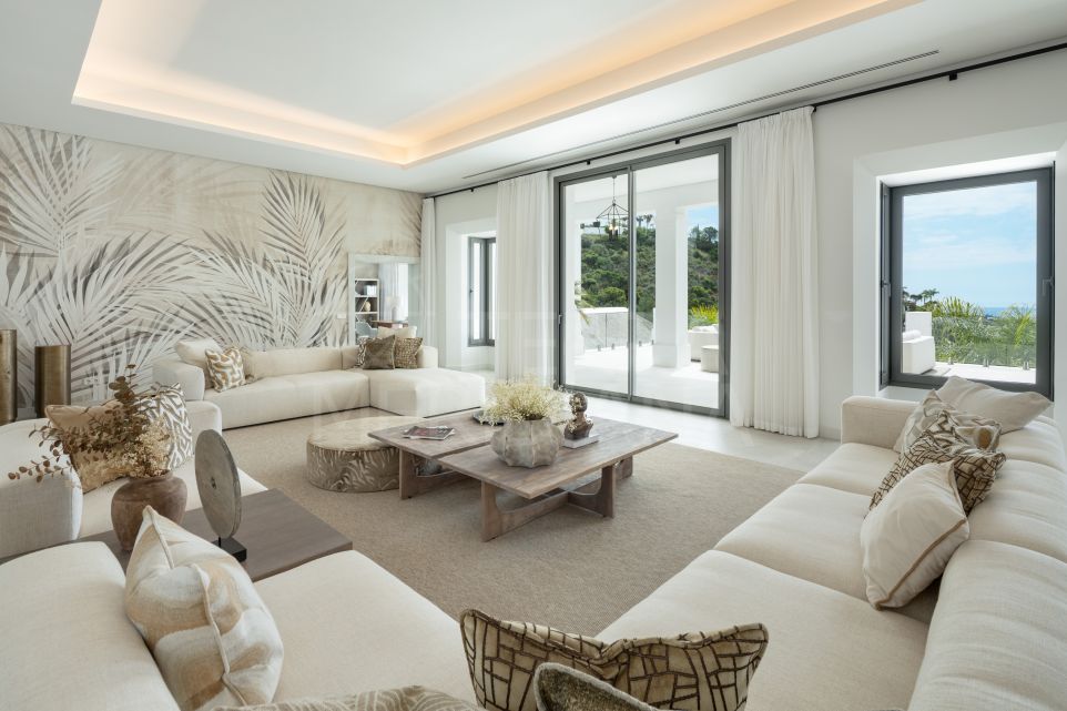 Mansion style Villa for Sale in the gated community of El Madroñal, Benahavis