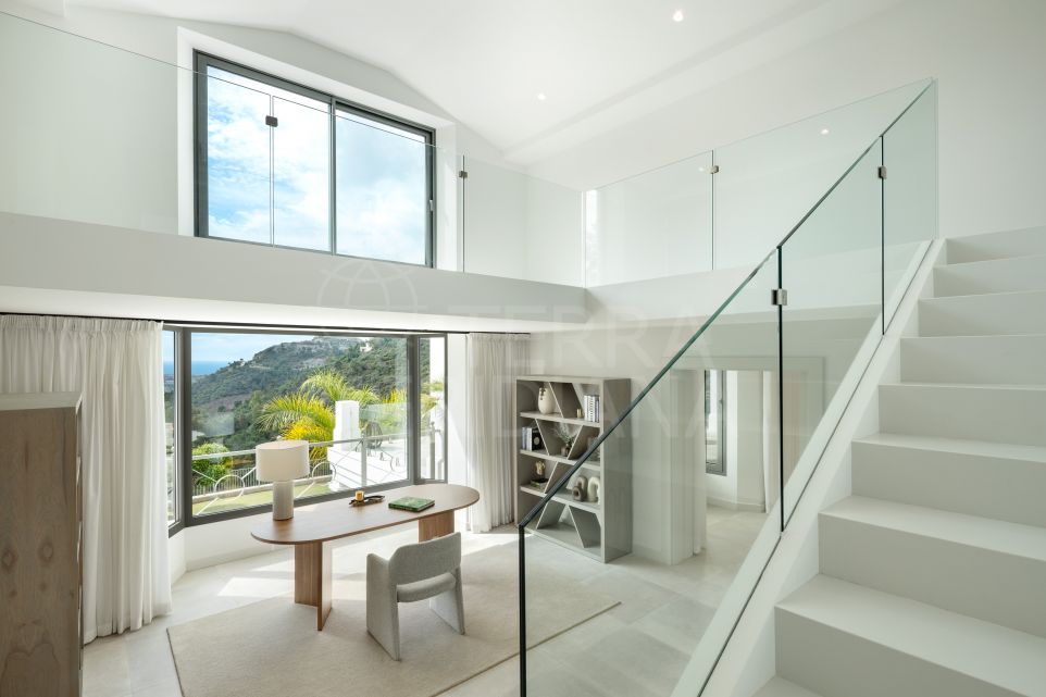 Mansion style Villa for Sale in the gated community of El Madroñal, Benahavis