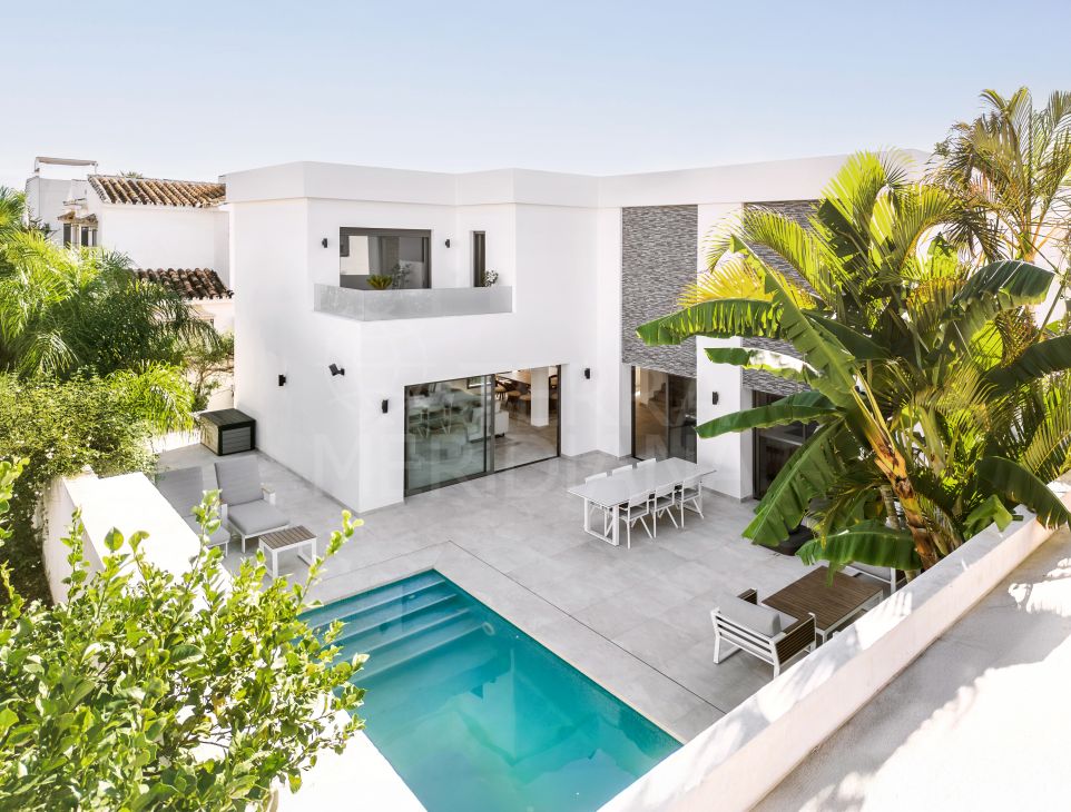 Beautiful 5 bedroom luxury villa for sale in Marbella's Golden Mile