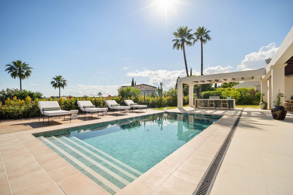 Villa méditerranéenne élégante avec vues panoramiques au cœur de Nueva Andalucía