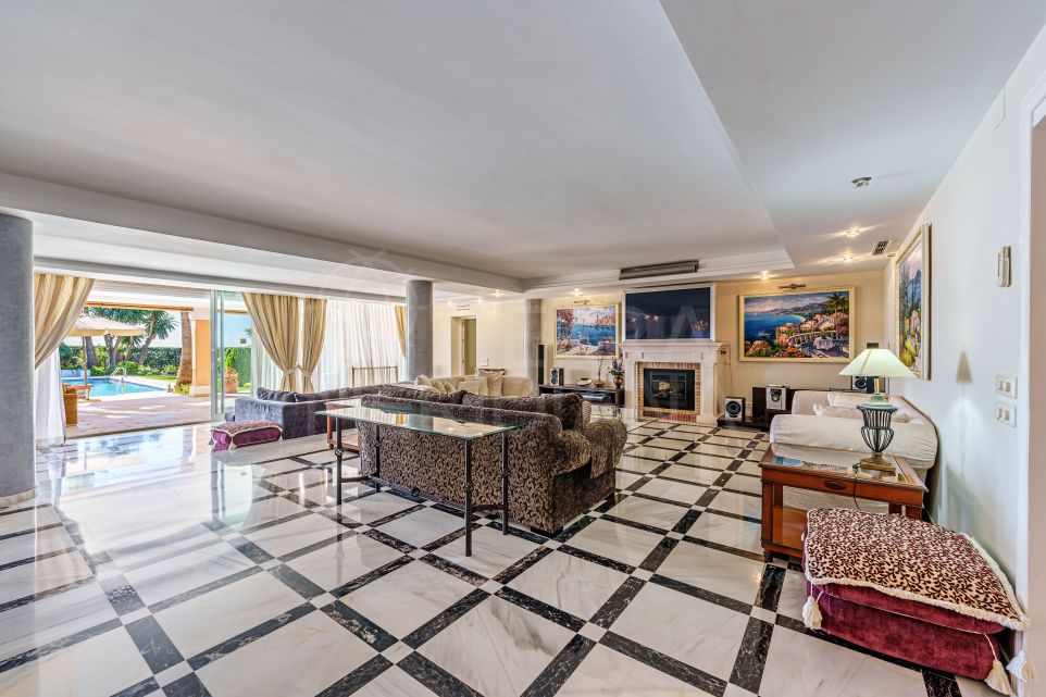 Domaine en première ligne de plage à Paraiso Barronal – Un sanctuaire côtier rare entre Marbella et Estepona