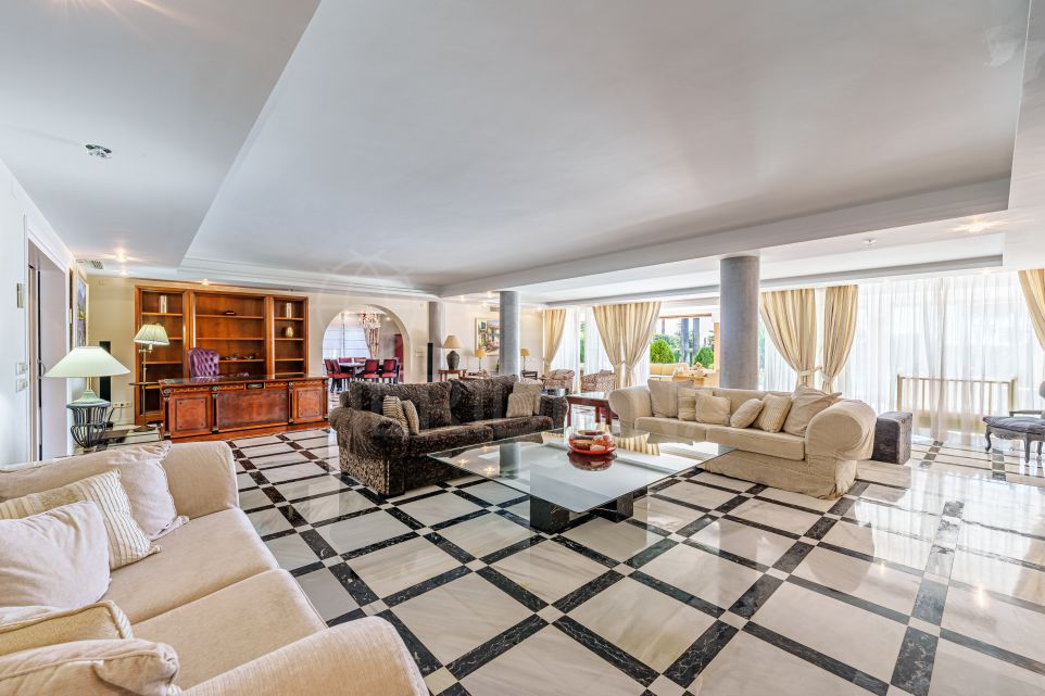 Domaine en première ligne de plage à Paraiso Barronal – Un sanctuaire côtier rare entre Marbella et Estepona