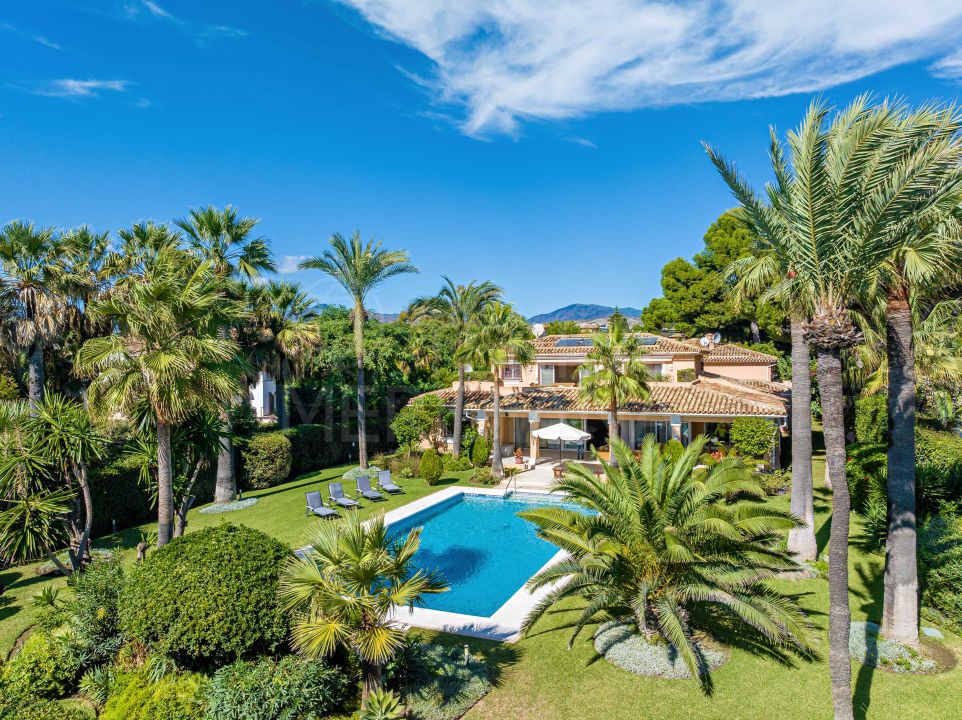 Domaine en première ligne de plage à Paraiso Barronal – Un sanctuaire côtier rare entre Marbella et Estepona