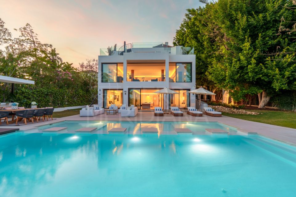 Villa de prestige en première ligne de golf avec vue panoramique sur la mer