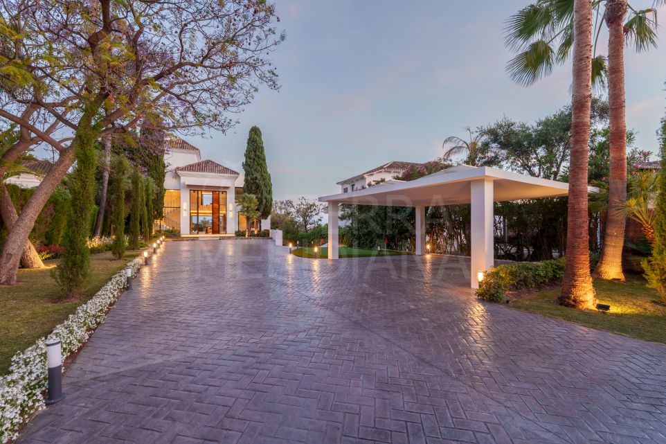 Villa de prestige en première ligne de golf avec vue panoramique sur la mer