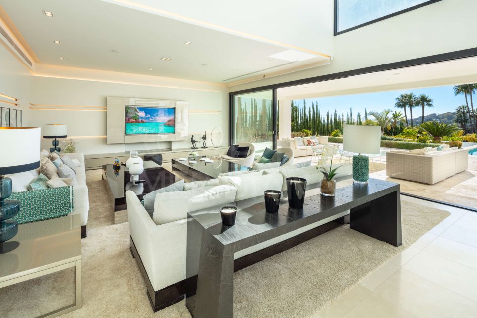 Contemporary Luxury Villa in La Cerquilla’s Prestigious Golf Valley