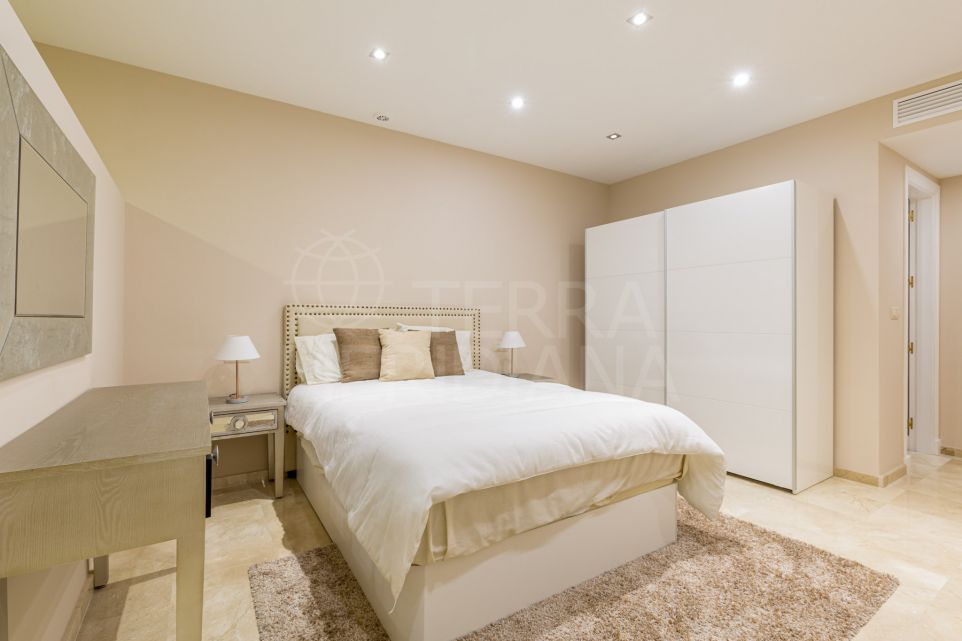 Immaculate 9-Bedroom Villa with Panoramic Views in Paraiso Alto