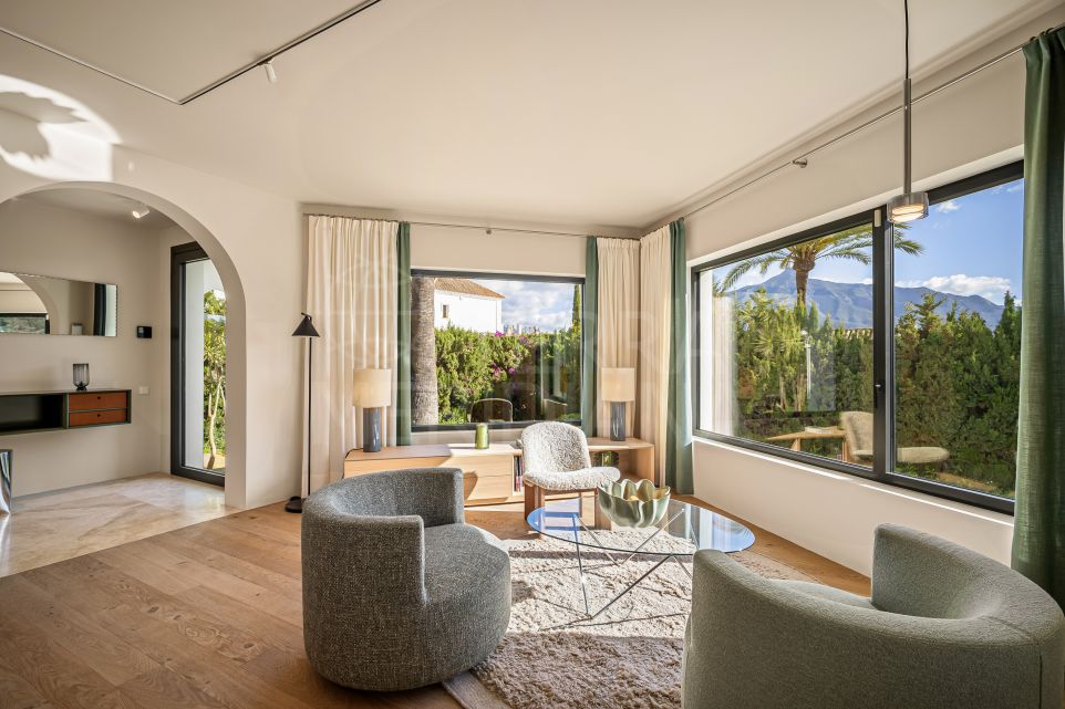 Elegant Mediterranean Villa Steps from Las Brisas Golf Club