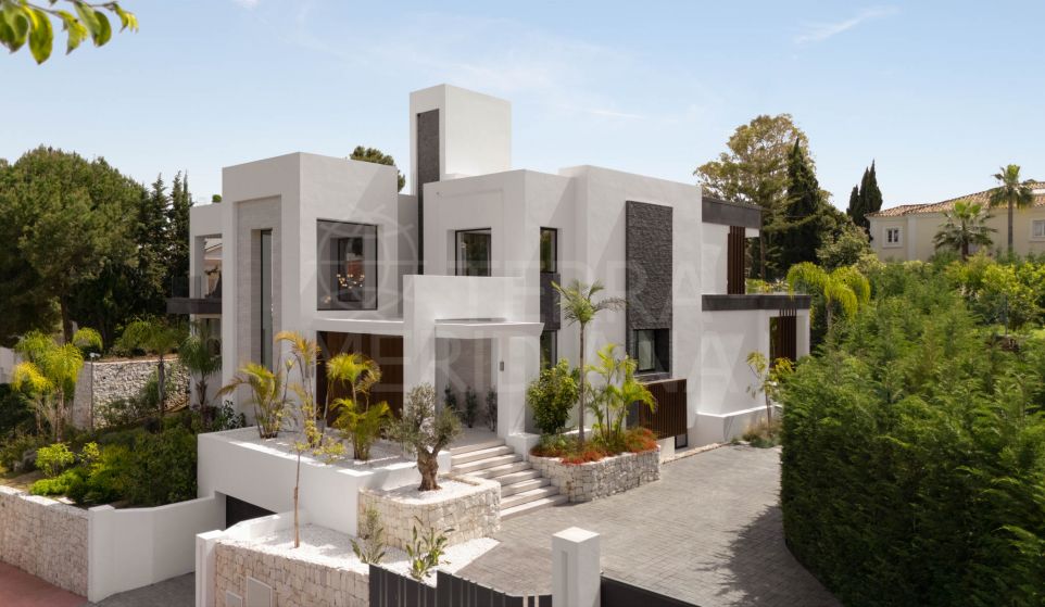 Chef-d'œuvre ultra-moderne : Villa de 6 chambres à vendre à Nueva Andalucia
