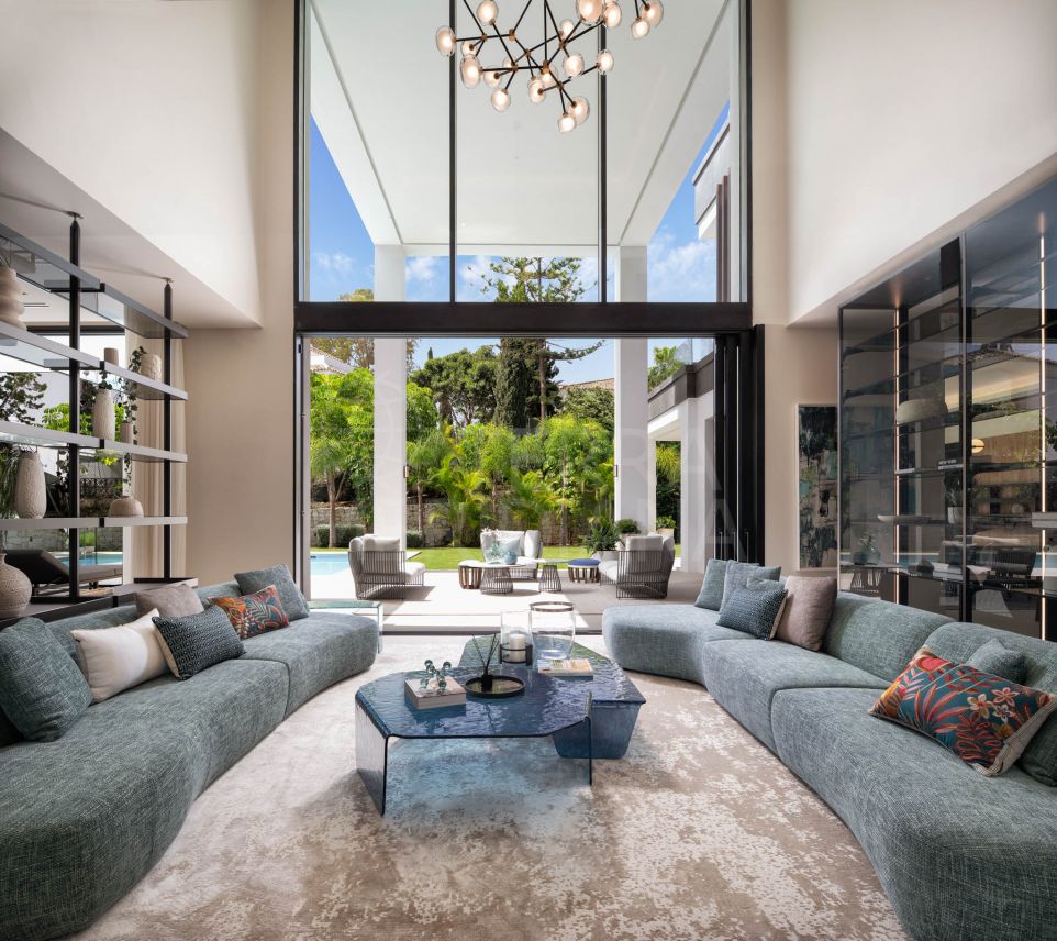 Chef-d'œuvre ultra-moderne : Villa de 6 chambres à vendre à Nueva Andalucia