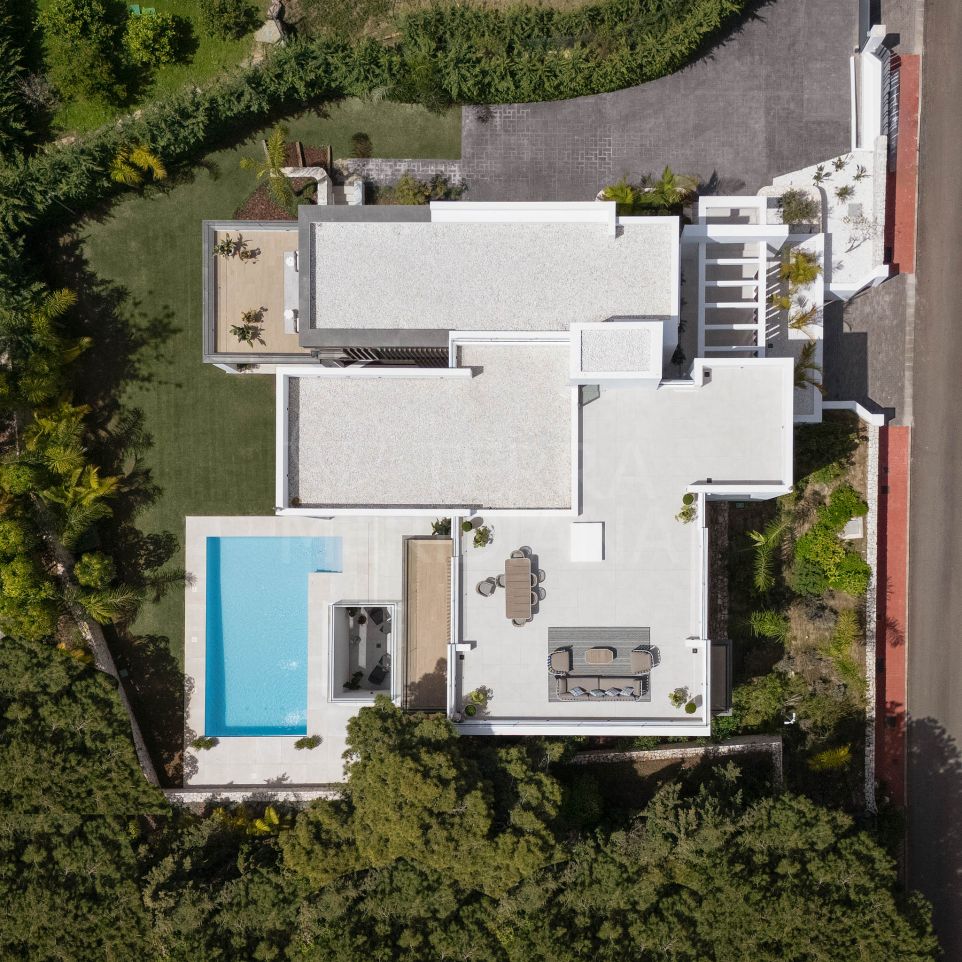 Chef-d'œuvre ultra-moderne : Villa de 6 chambres à vendre à Nueva Andalucia