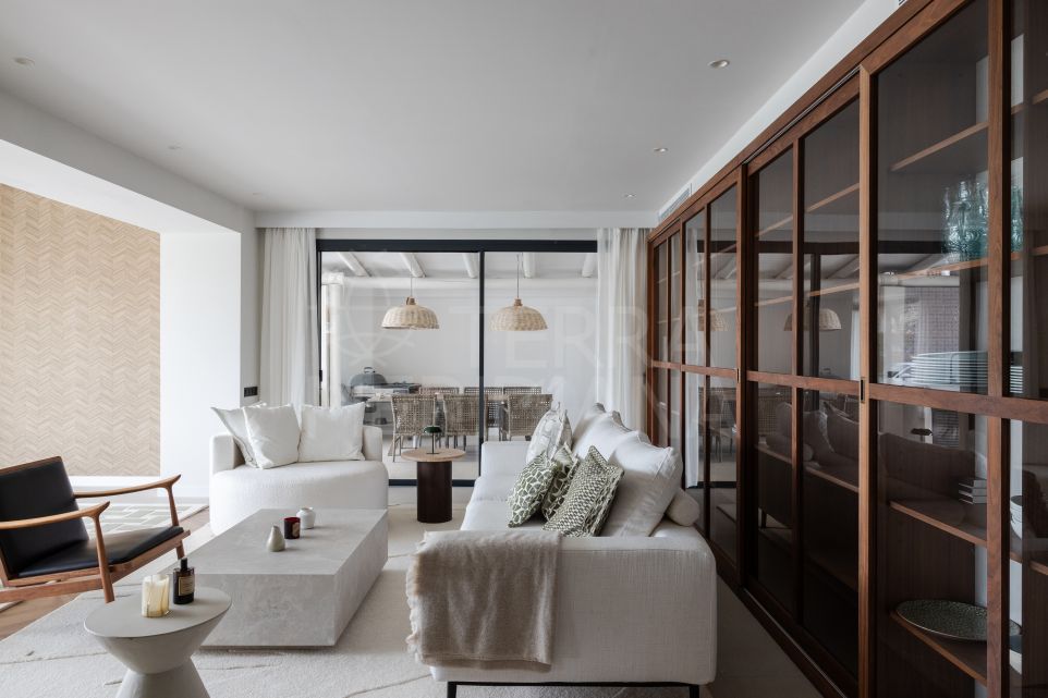 Villa élégante et rénovée de 4 chambres à vendre au cœur de Nueva Andalucia
