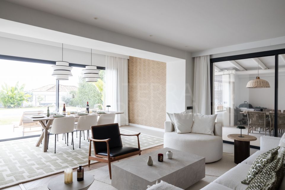 Villa élégante et rénovée de 4 chambres à vendre au cœur de Nueva Andalucia