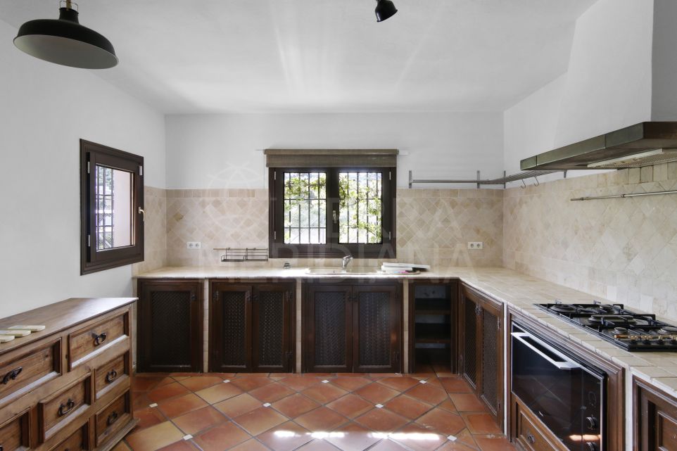 Charming 5 Bedroom Andalusian Villa with Endless Possibilities in Guadalobon