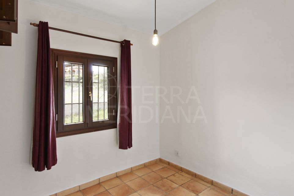 Charming 5 Bedroom Andalusian Villa with Endless Possibilities in Guadalobon