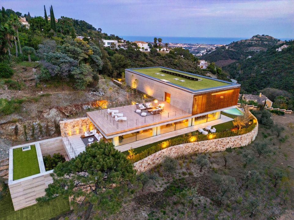 A Masterpiece of Modern Luxury in El Madroñal