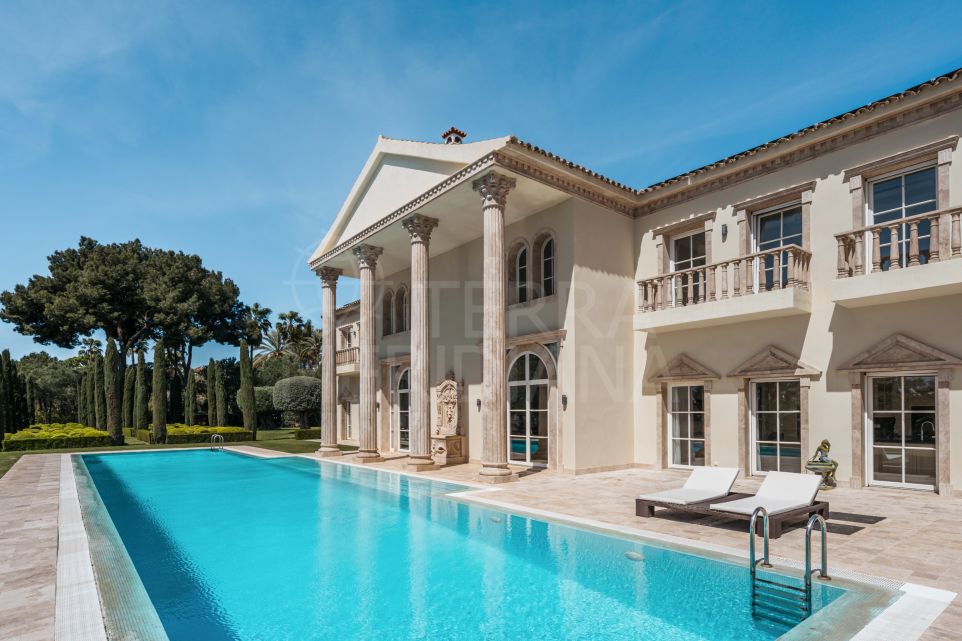 Villa elegante y atemporal en venta en Sierra Blanca: una finca neoclásica de lujo incomparable