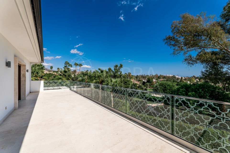 Chef-d'œuvre en première ligne de golf à vendre avec vues panoramiques et prestations ultra-luxueuses à Nueva Andalucía