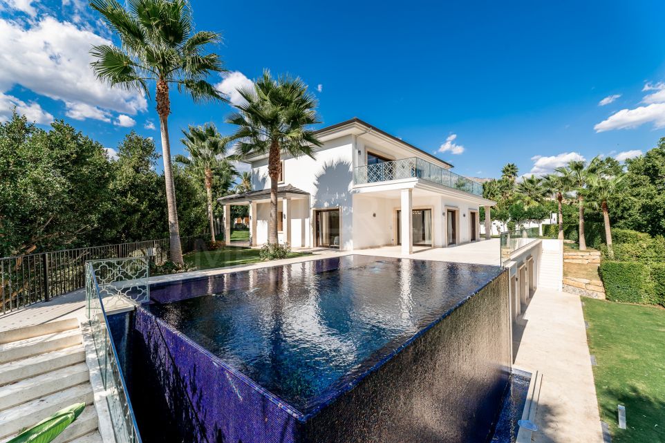 Chef-d'œuvre en première ligne de golf à vendre avec vues panoramiques et prestations ultra-luxueuses à Nueva Andalucía