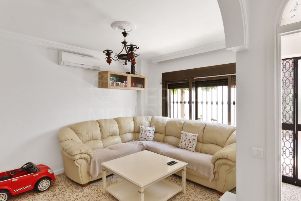 Encantador apartamento en planta baja en venta en el corazón del casco antiguo de Estepona