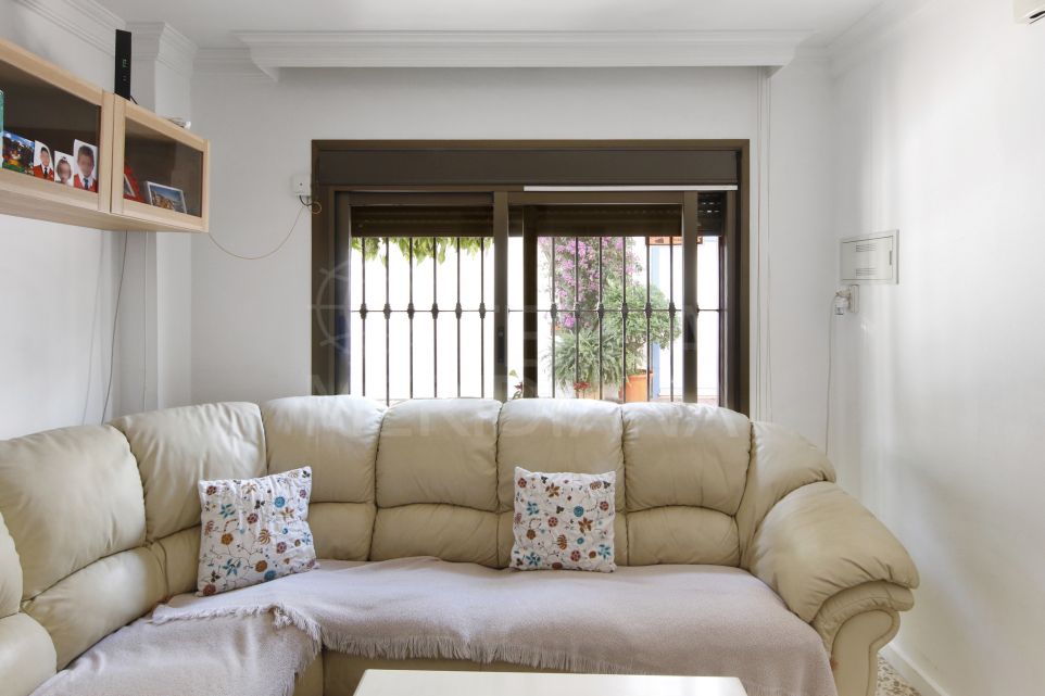 Encantador apartamento en planta baja en venta en el corazón del casco antiguo de Estepona