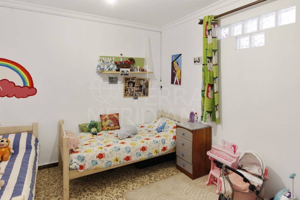 Encantador apartamento en planta baja en venta en el corazón del casco antiguo de Estepona