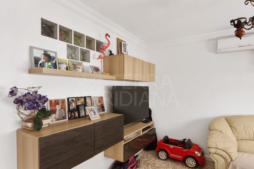 Encantador apartamento en planta baja en venta en el corazón del casco antiguo de Estepona
