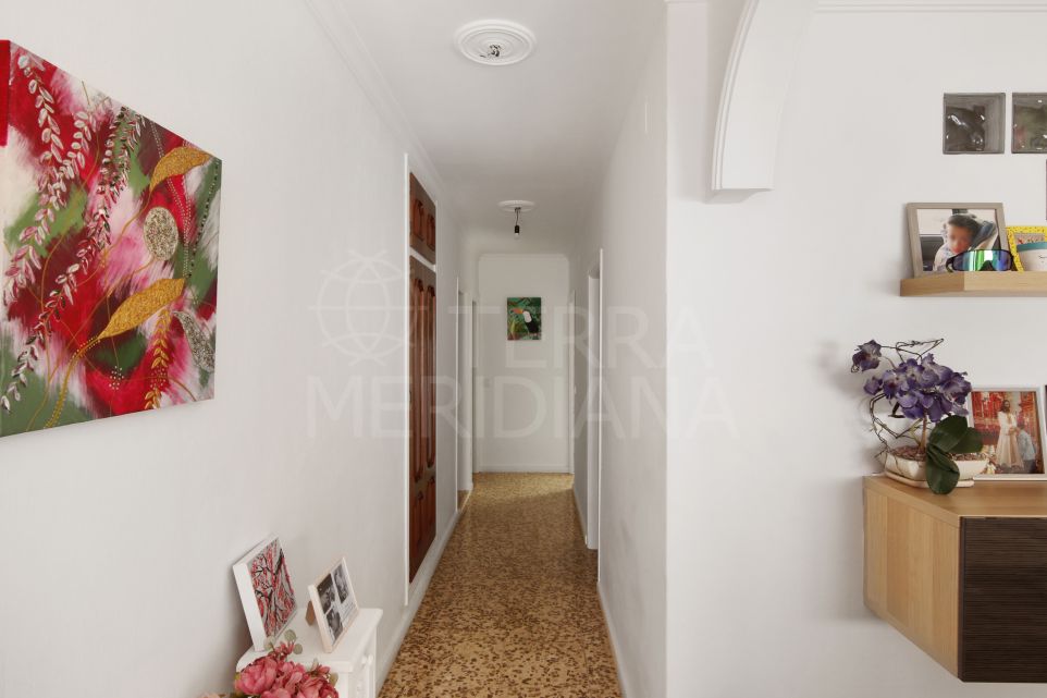 Encantador apartamento en planta baja en venta en el corazón del casco antiguo de Estepona