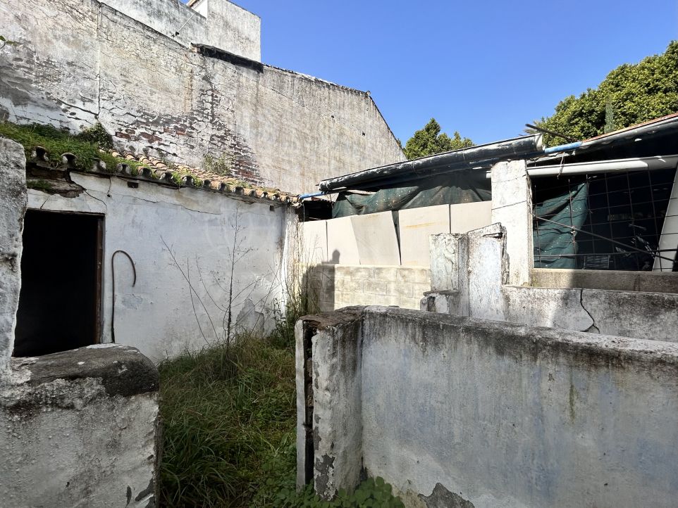 Plot for sale in the centre of the old town of Estepona, 50 meters from the beach