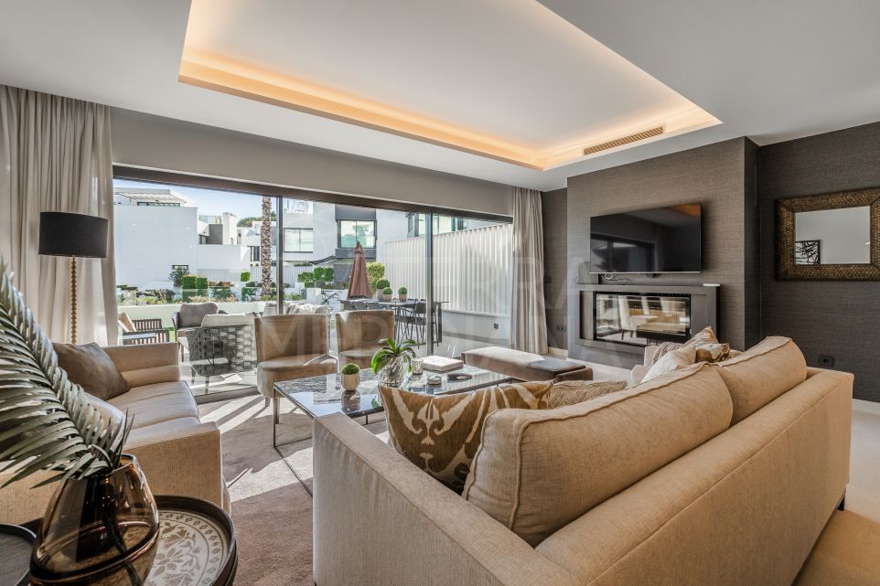 Maison de ville ultra-luxueuse avec finitions haut de gamme à vendre sur la plage de The Island, Guadalobon, Estepona