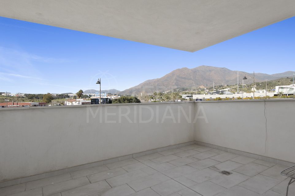 Brand new apartment for long term rent in Estepona with 2 bedrooms, parking and communal pool