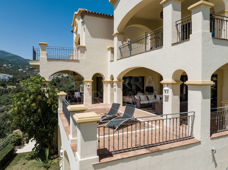 Impressive 5 bedroom luxury villa with enviable views for sale in Vega del Colorado, Benahavis