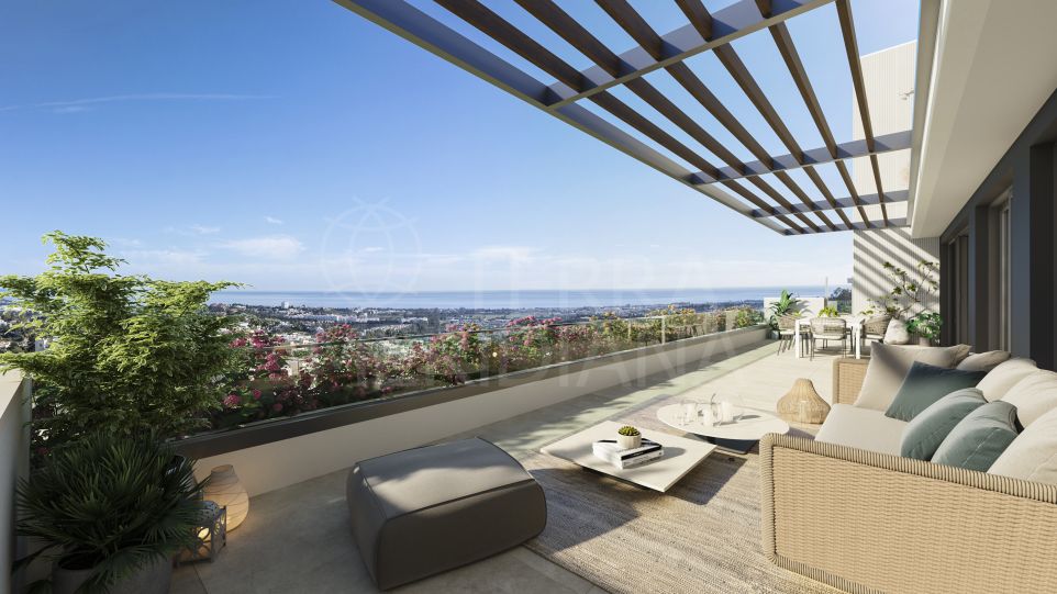 New penthouse apartment with solarium and breathtaking sea views for sale in Tiara, Benahavis
