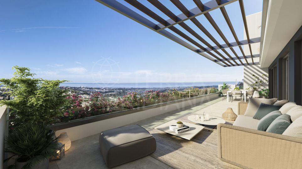New top floor apartment with breathtaking sea and mountain views for sale in Tiara, Benahavis
