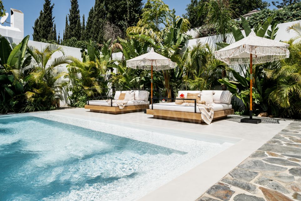 Fully upgraded and ideally situated luxury villa for sale in Nueva Andalucia, Marbella