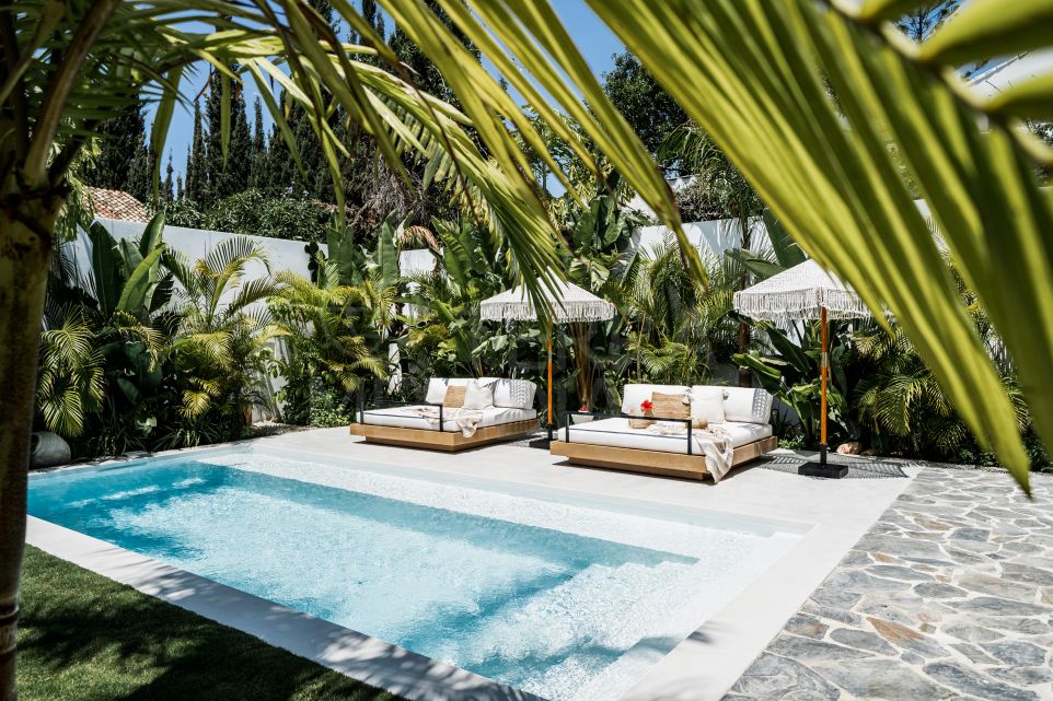 Fully upgraded and ideally situated luxury villa for sale in Nueva Andalucia, Marbella